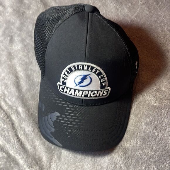 Fanatics Tampa Bay lightning 2021 Stanley cup champions hat - Picture 3 of 8